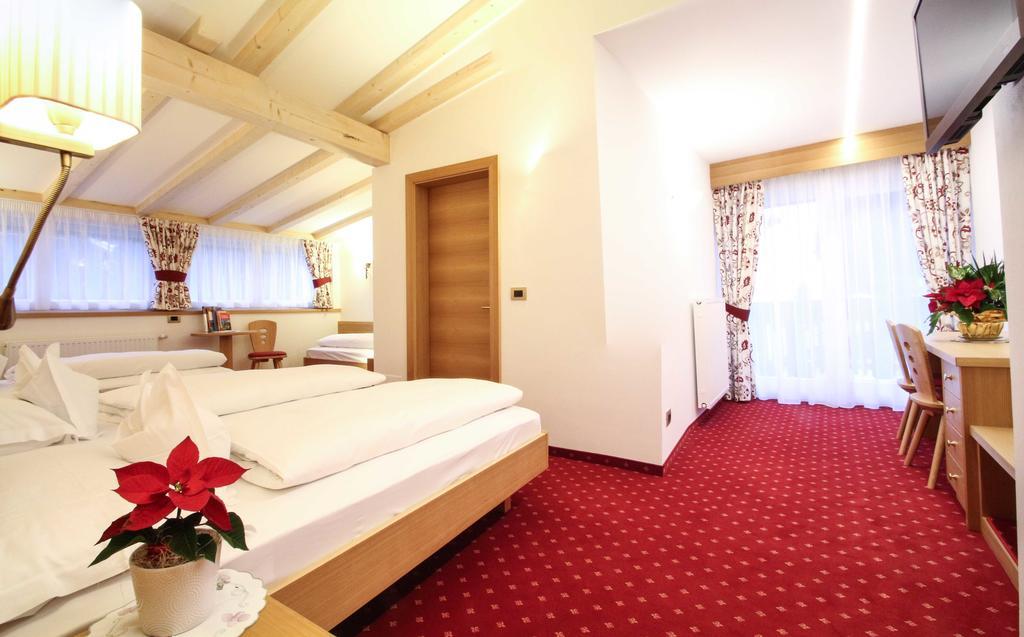 Garni Crepaz Bed & Breakfast Selva di Val Gardena Room photo