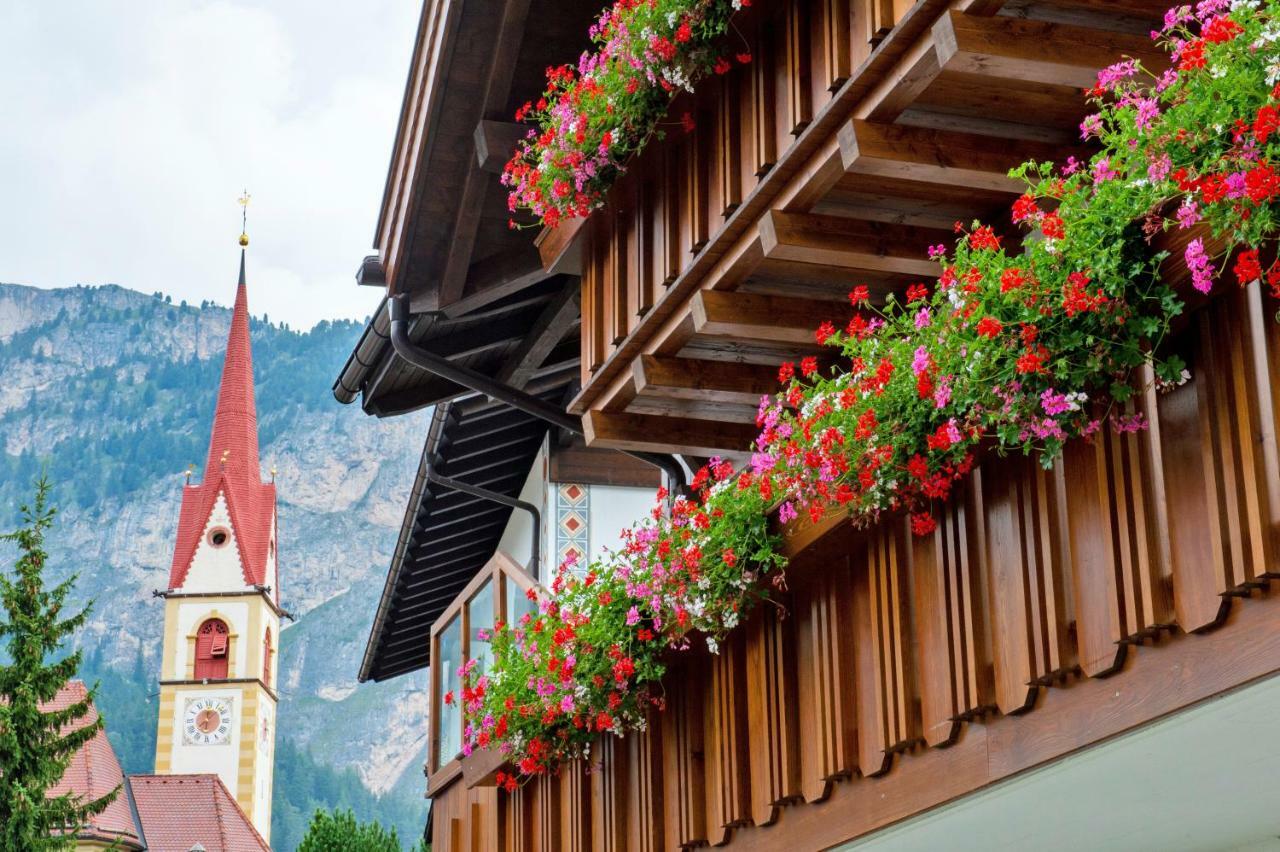 Garni Crepaz Bed & Breakfast Selva di Val Gardena Exterior photo